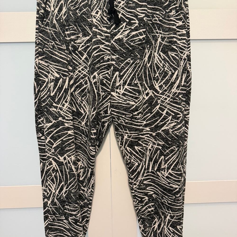 LuLaRoe Jax Jogger Pants Women’s 3XL Black White Abstract Print Drawstring
